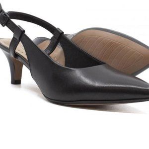 CLARKS Black Leather Heel size 8 NEW